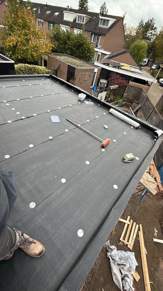EPDM dakbedekking aangelegd op plat dak